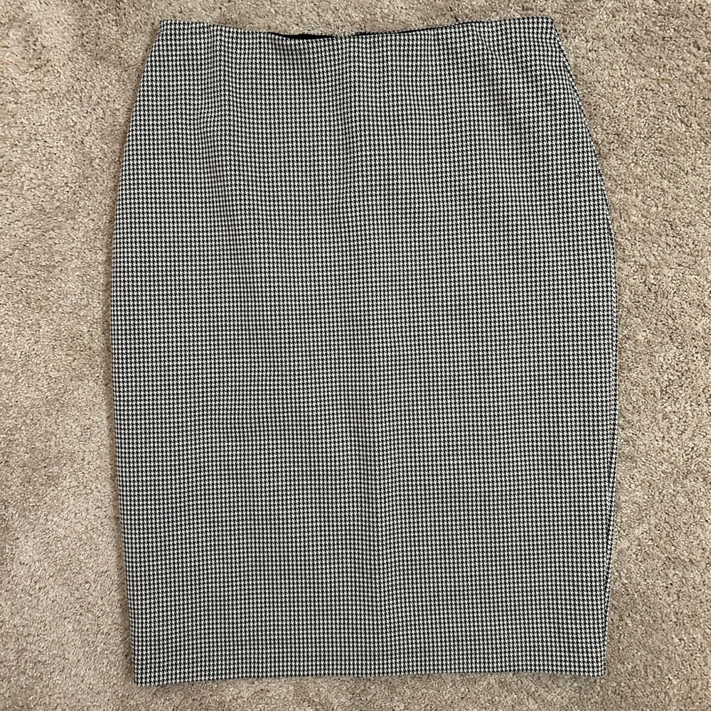 Elegant Black, Cream, and Wine Colored Houndstooth Stretchy Pencil Skirt